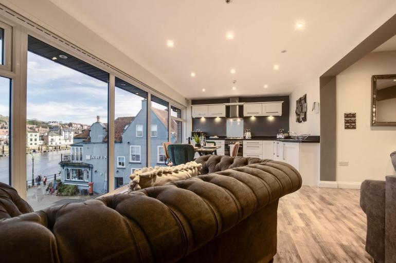 Number 3 Pier Road Apartment Уитби Экстерьер фото