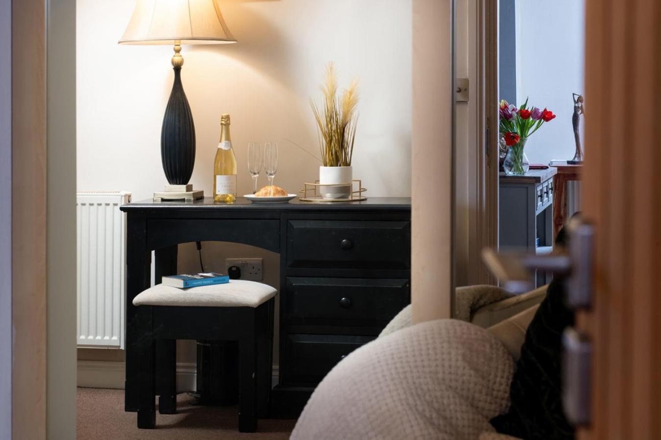 Number 3 Pier Road Apartment Уитби Экстерьер фото