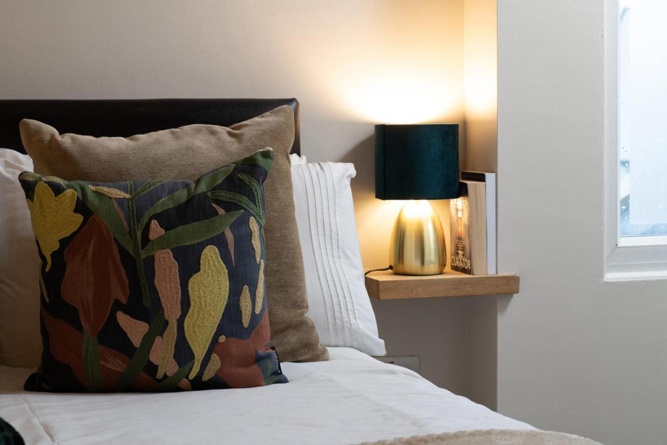 Number 3 Pier Road Apartment Уитби Экстерьер фото