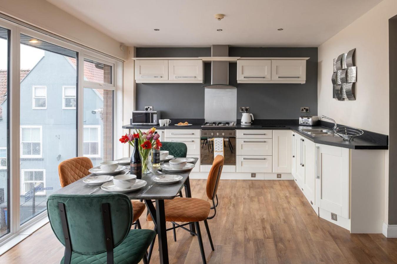 Number 3 Pier Road Apartment Уитби Экстерьер фото