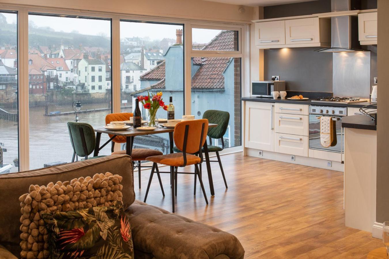 Number 3 Pier Road Apartment Уитби Экстерьер фото