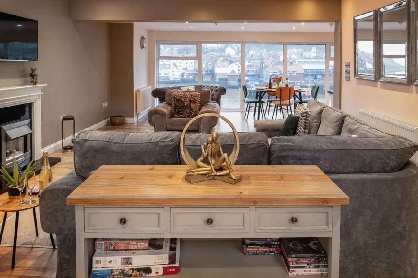 Number 3 Pier Road Apartment Уитби Экстерьер фото